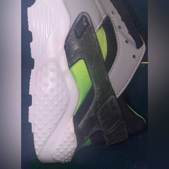 Nike Huarache Run 
Boys/Youth 6.5
Womens 7.5

Brand New Never Worn - Picture 3 of 6